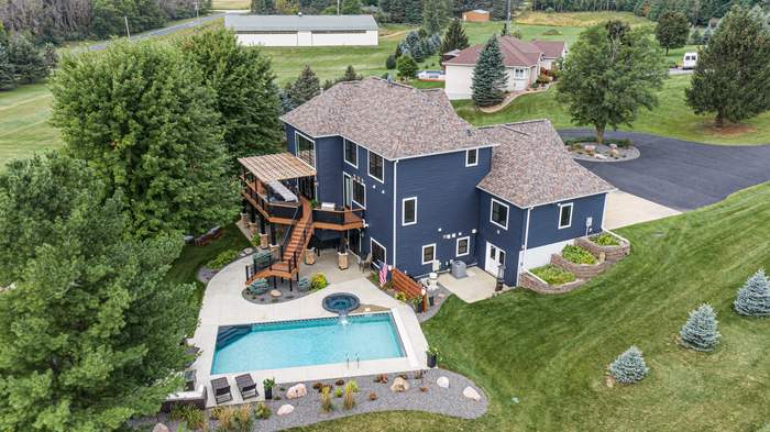 The Kapler — Aerial view of the backyard