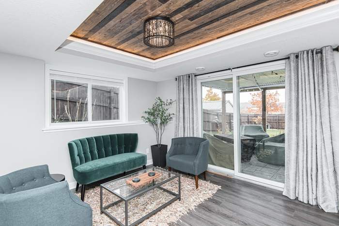 The Prosper — Sitting area under the tray ceiling
